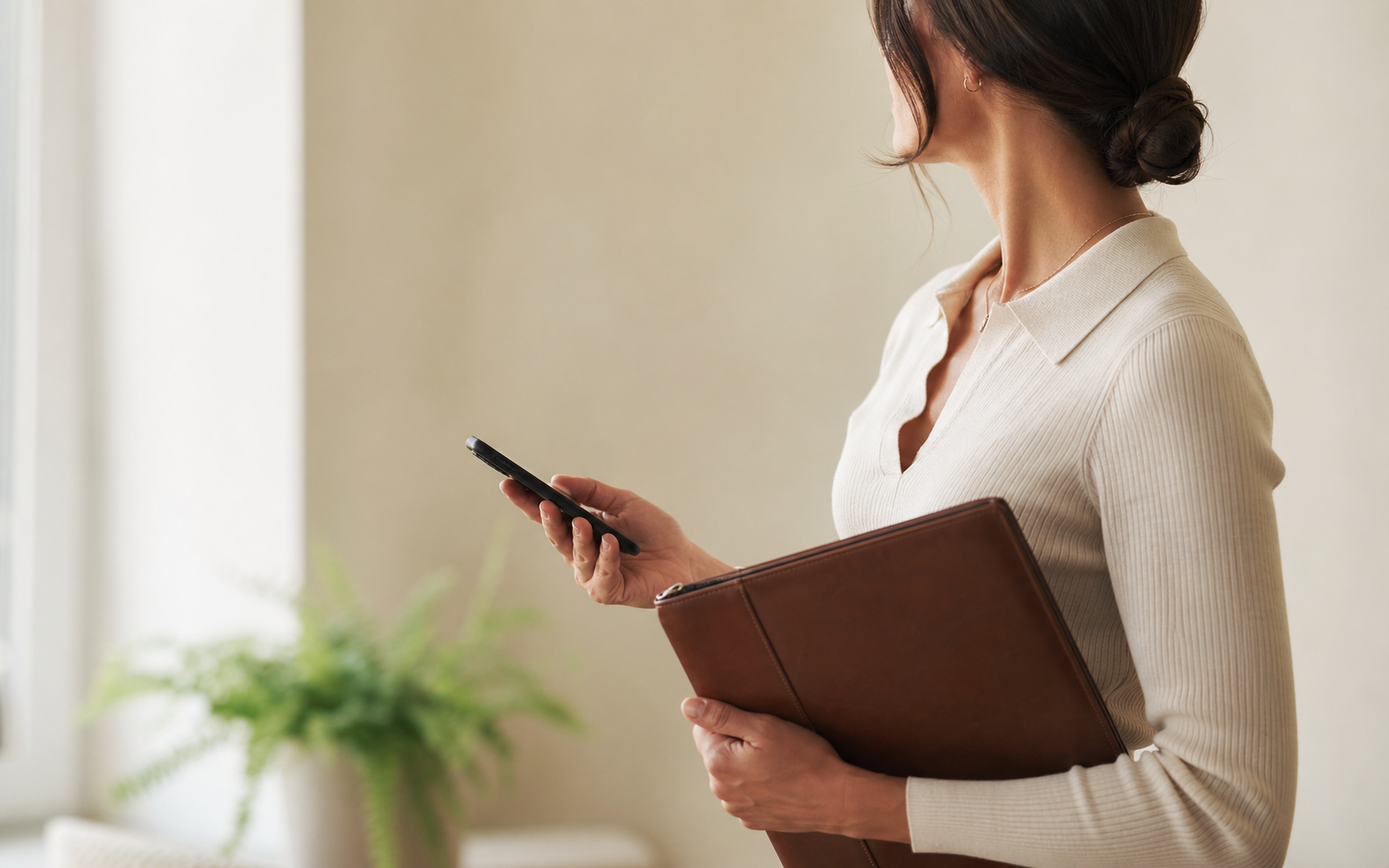 Allure RT MX bilingual concierge coordinator on a patient call