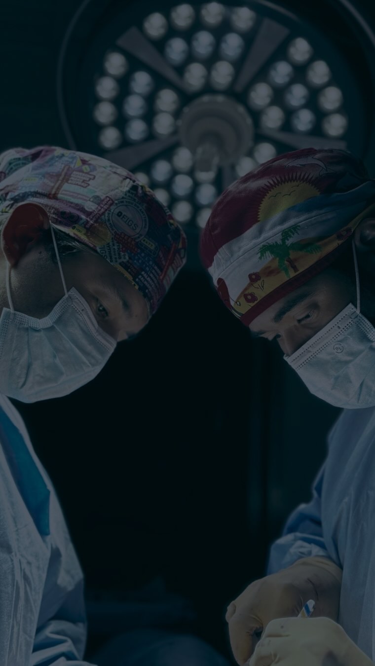 Wide view of Dr. Monta&ntilde;o's operating room mid-procedure